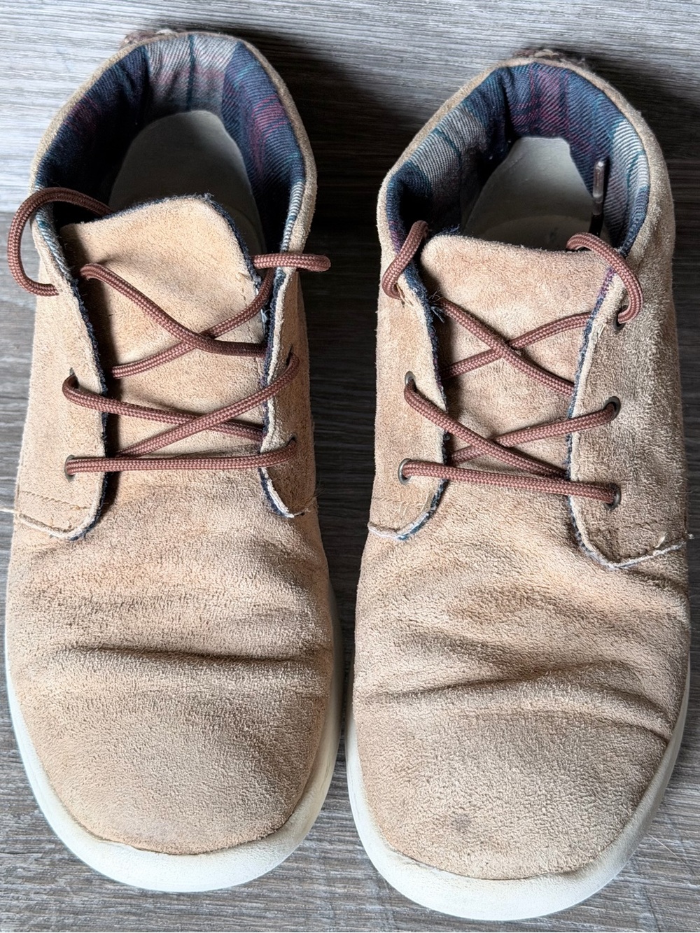 UGG Youth Size 3 Tan Suede Chukka Shoes Plaid Lined Treadlite